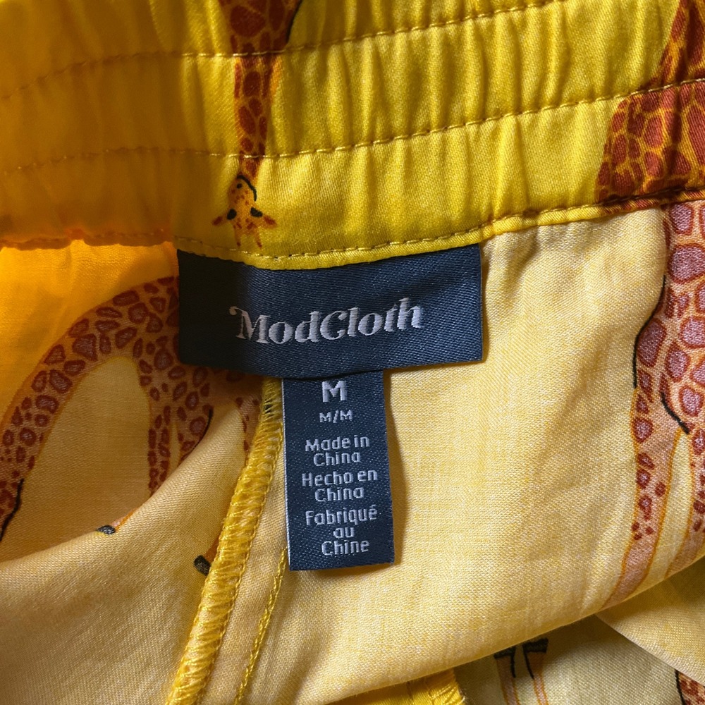 ModCloth Shorts Women M Yellow Cotton Giraffe Print High Rise Quirky Whimsical - Picture 3 of 11